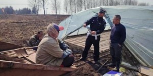 深入田间送普法 护航春耕保平安